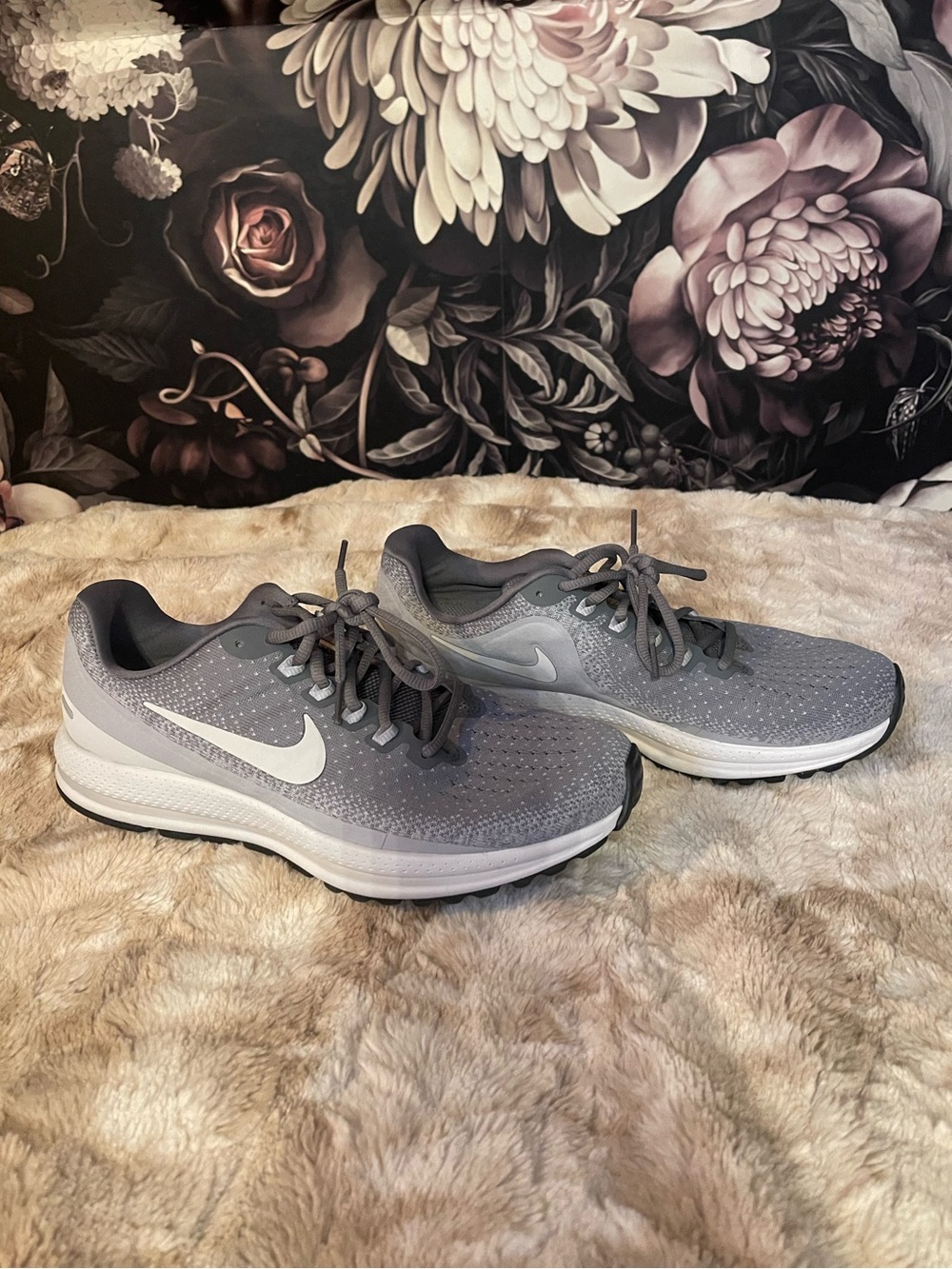 Nike Zoom Vomero 13 Men’s Gray Athletic Shoes 9.5
